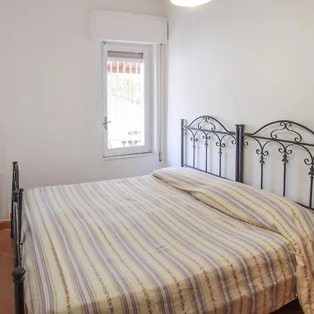 3 Bedroom Gorgeous In 아파트 *